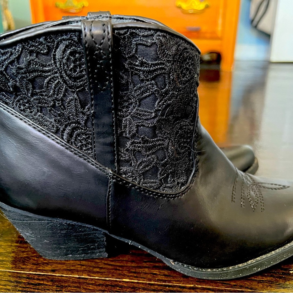 Very Volatile boots